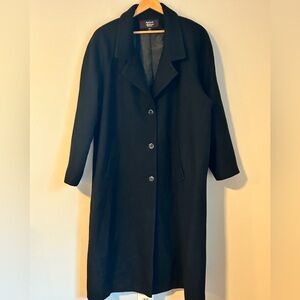 Stephanie Mathews Woman Coat – Size 20